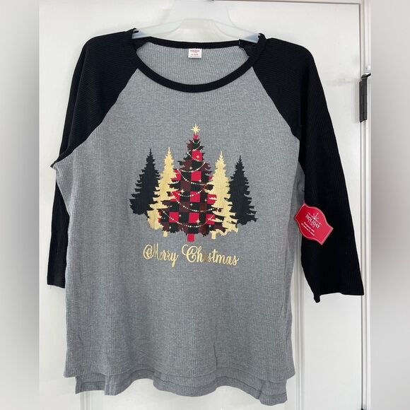 Holiday Time graphic tee Merry Christmas NWT XL (16-18) - Picture 1 of 3
